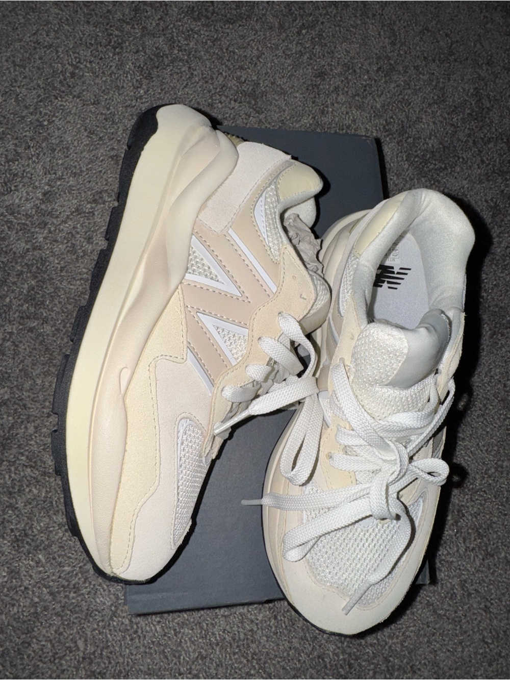 nib NEW BALANCE WMNS 57/40 'SEA SALT' sz 5 - Picture 2 of 4